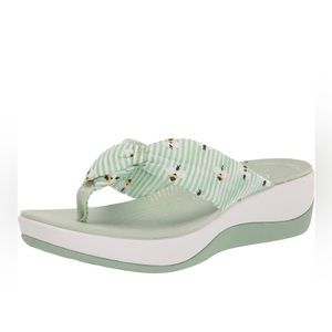 NWT Clarks Women's Arla Glison Flip-Flop 8M - Pale Green